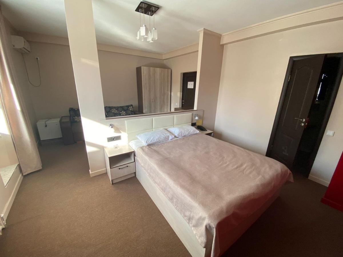 Ulpan Mini Hotel Astana Zewnętrze zdjęcie